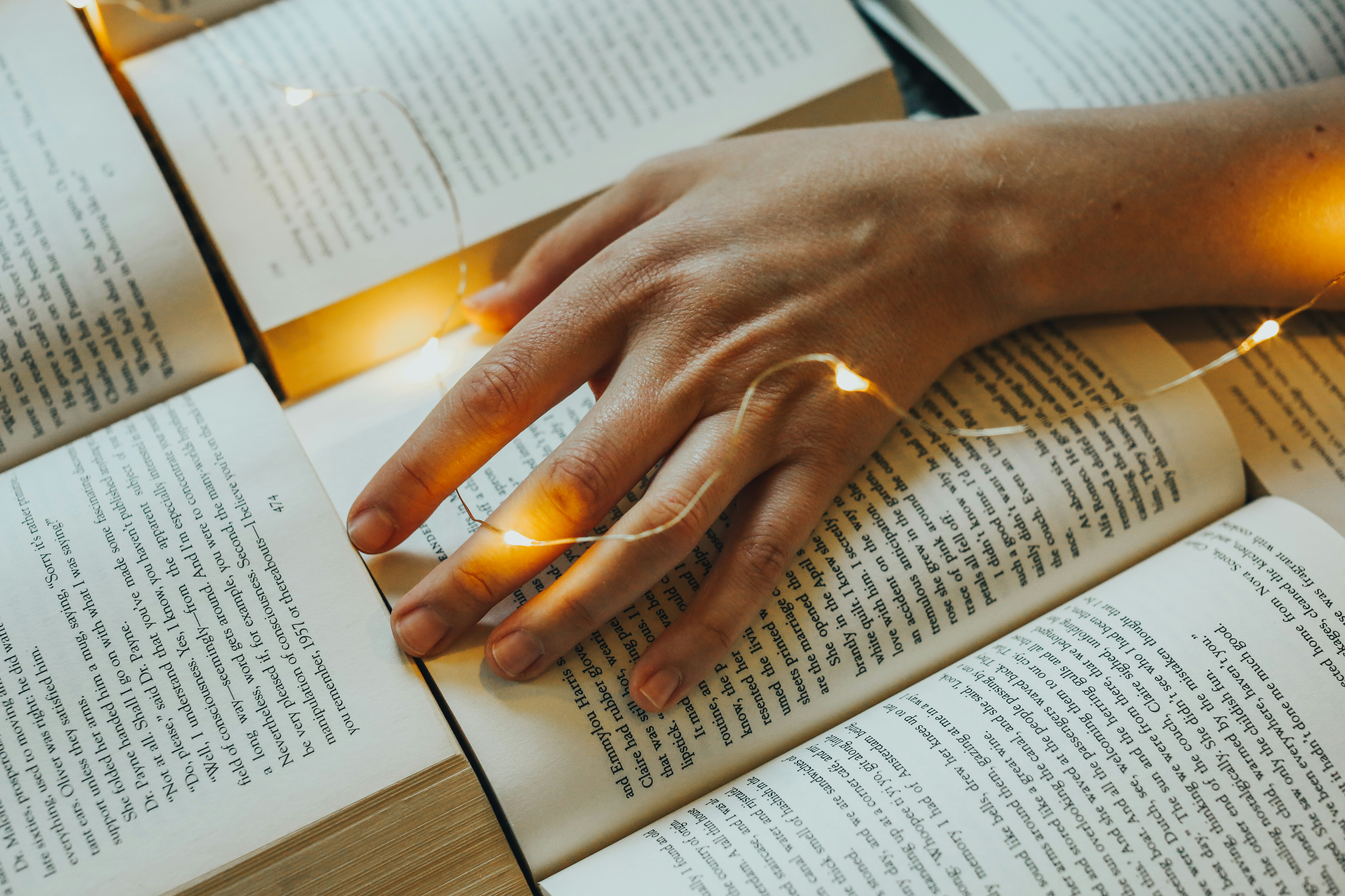 Всё о модальных глаголах: как правильно использовать "should", "must", "have to"